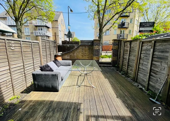Up To 3 People, Room In A Share House With Private Garden Access